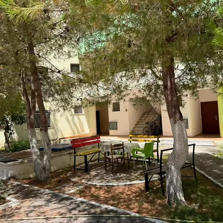 Anais * Golem (Tirana)